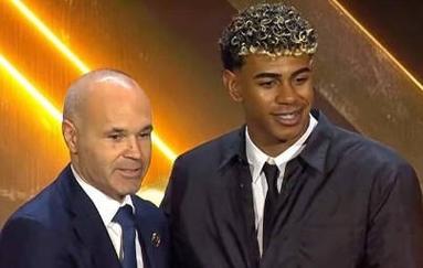 一场5-3逆转，让巴萨甩开2大争冠对手！创造历史：加冕西甲第3队